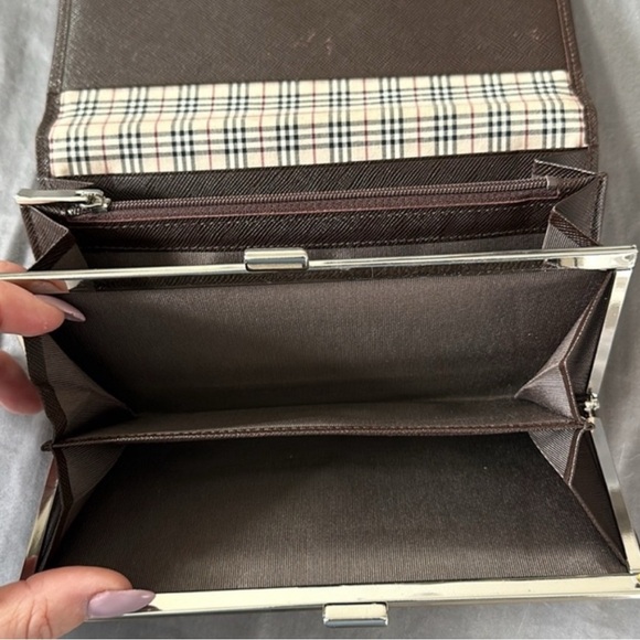 Burberry Long Wallet with kiss lock - Picture 3 of 9